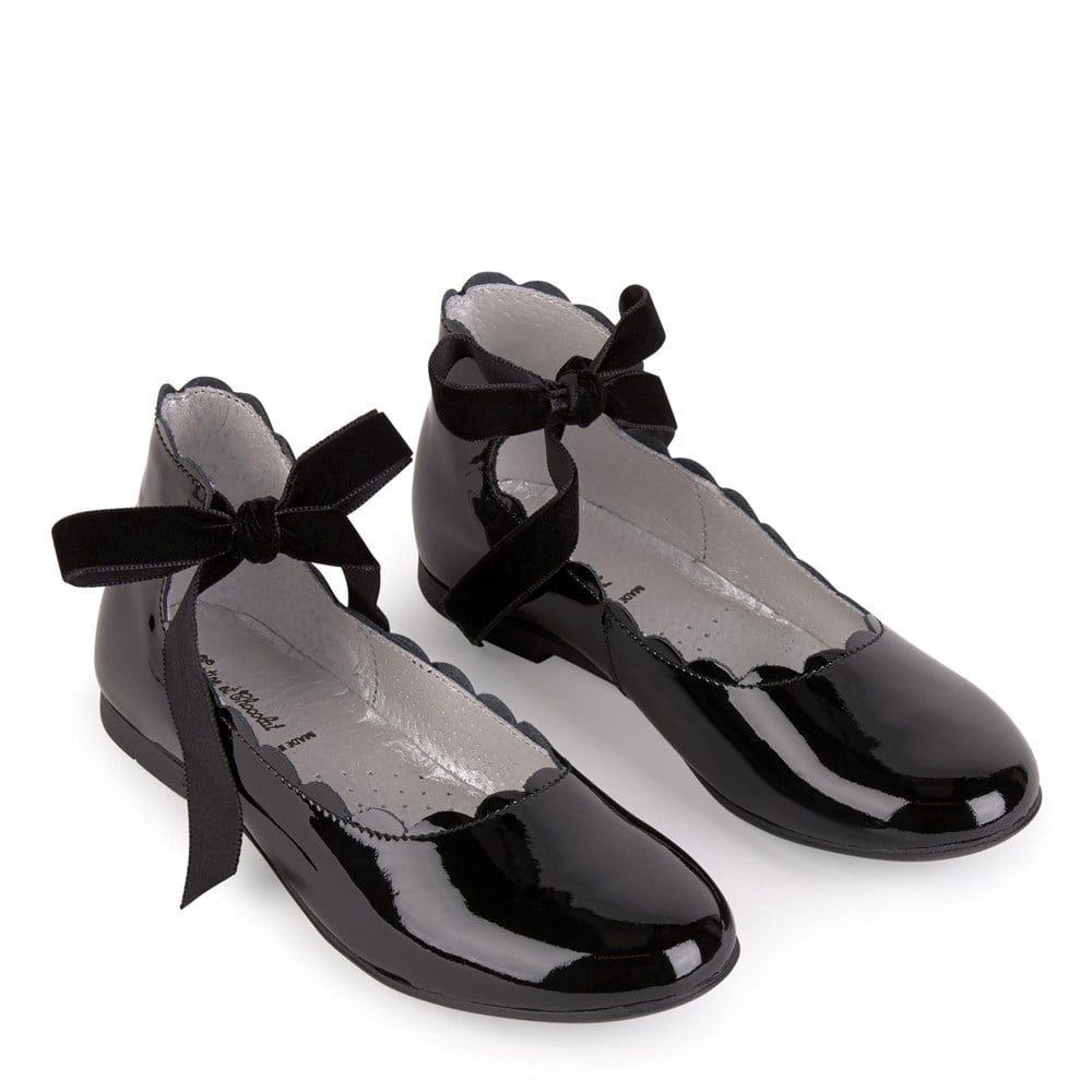 Timeless Toddler Dress Shoes To Complete Chic Girl Outfits - The Mood Guide