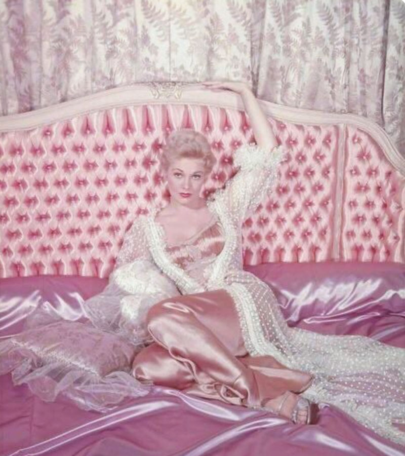 Best Pink Silk Sheets to Sleep like a Glamorous Vintage Hollywood Star