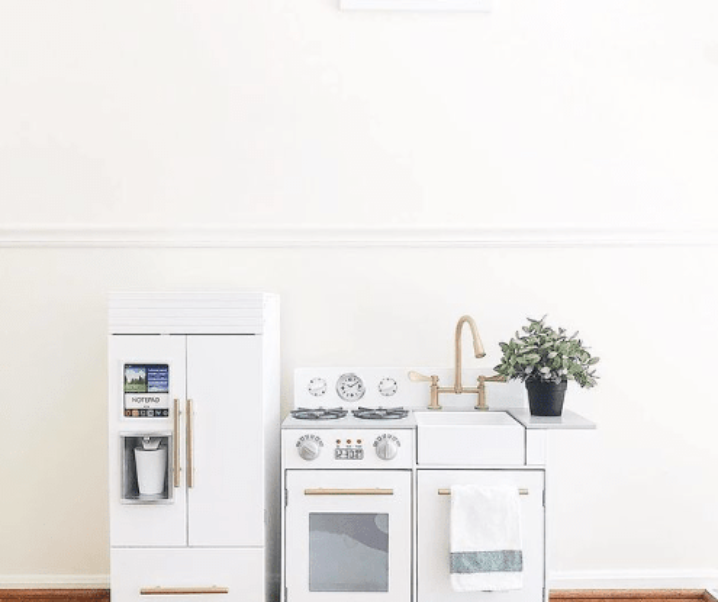 White Play Kitchens & Modern Accessories To Blend With Your Chic Decor