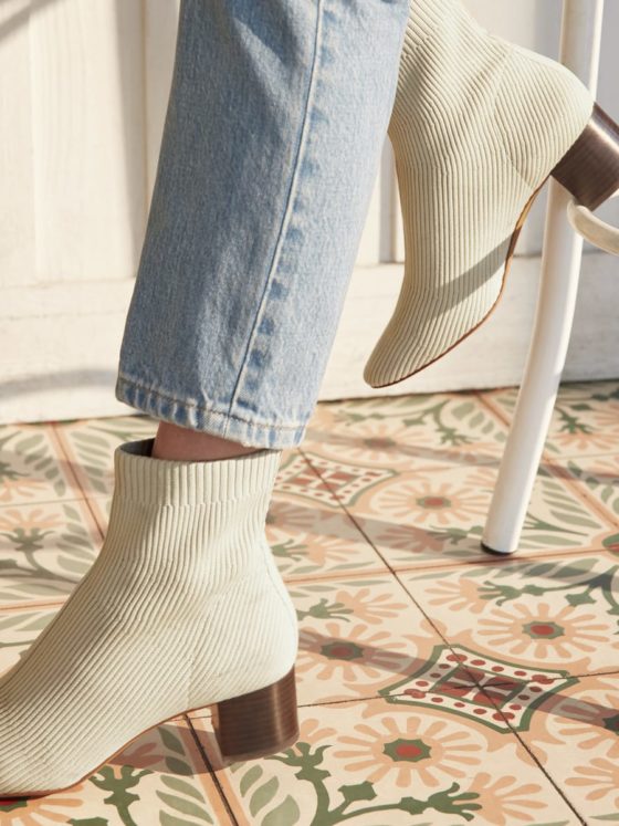 Cute Fall Boots For Women Who Love Feminine Dresses & Outfits