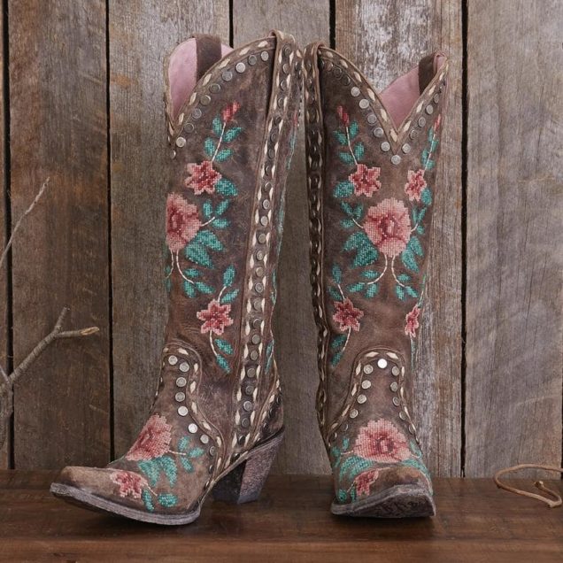 Cute Fall Boots For Women Who Love Feminine Dresses & Outfits - The ...