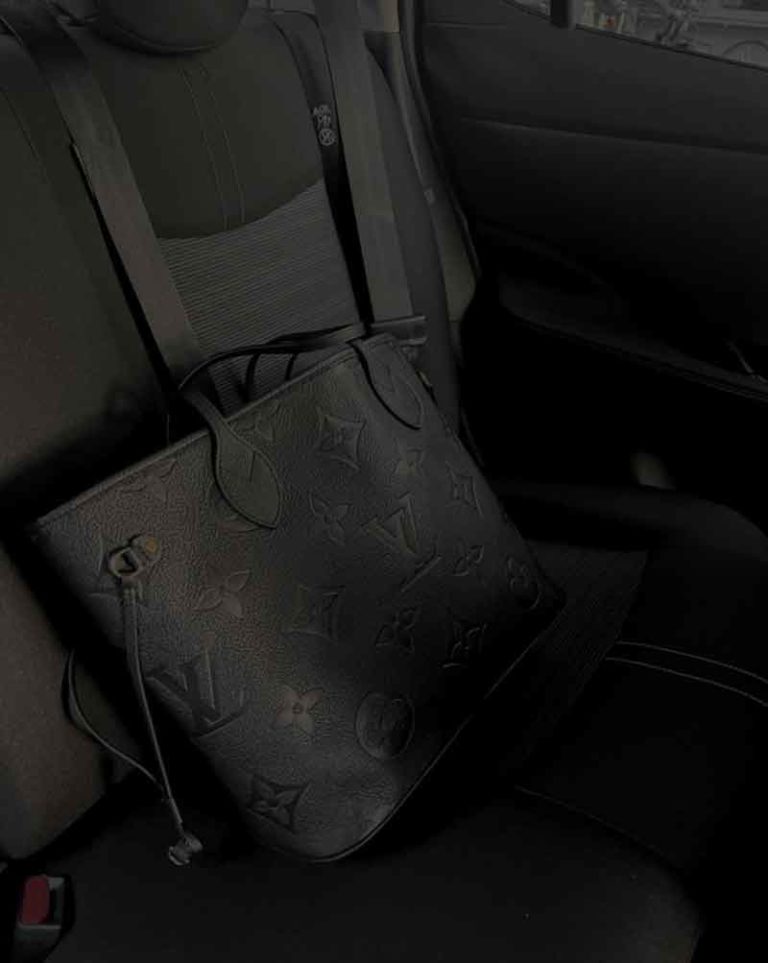 Incorporating the Dark Chic Black Aesthetic into your Lifestyle