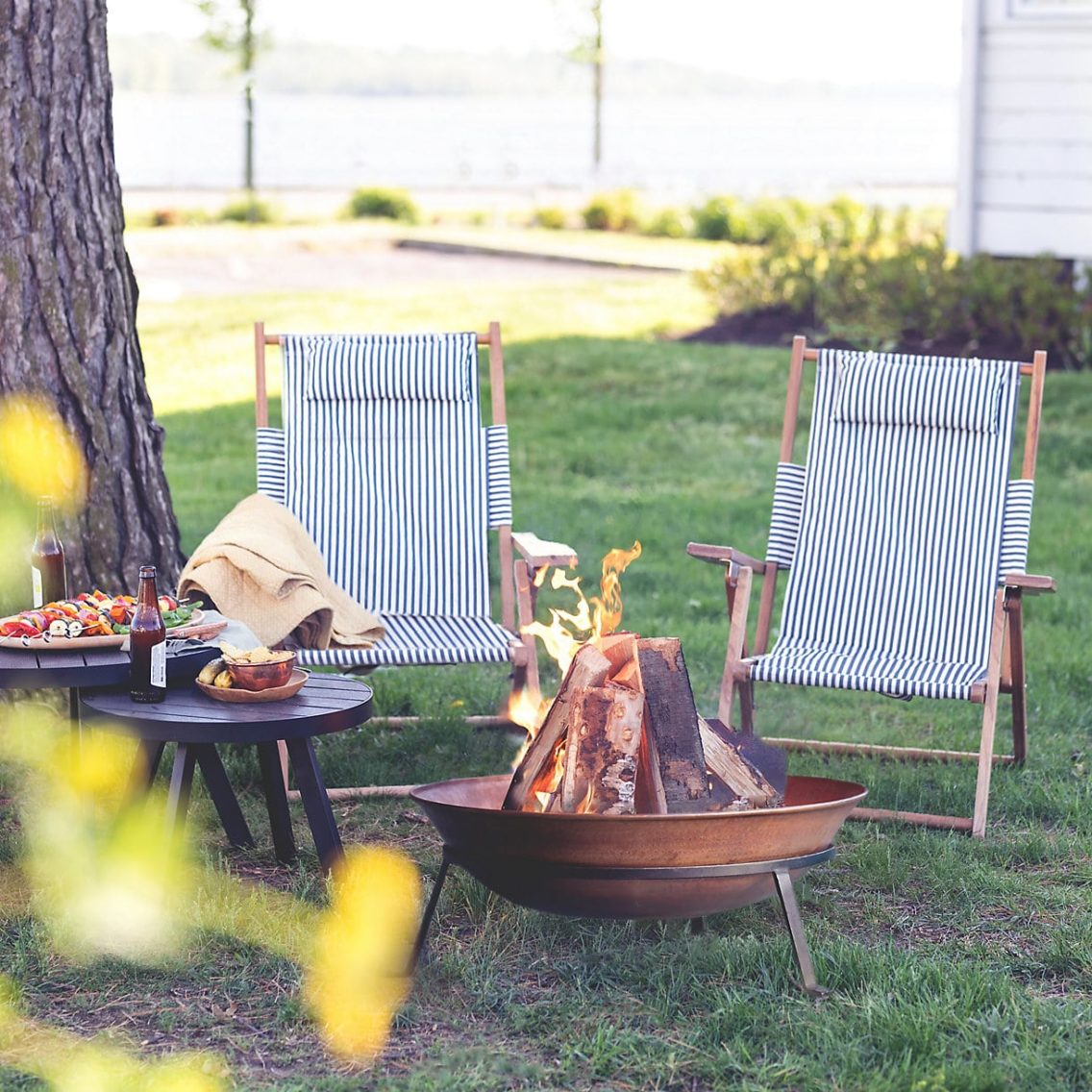 The Best Wicker & Wood Lounge Chairs For Your Cozy-Cool Outdoor Area - The Mood Guide
