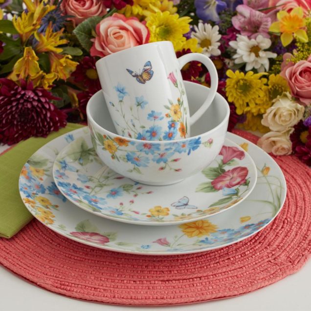 Floral Dinnerware Sets To Create an Enchanting Garden Tablescape - The ...