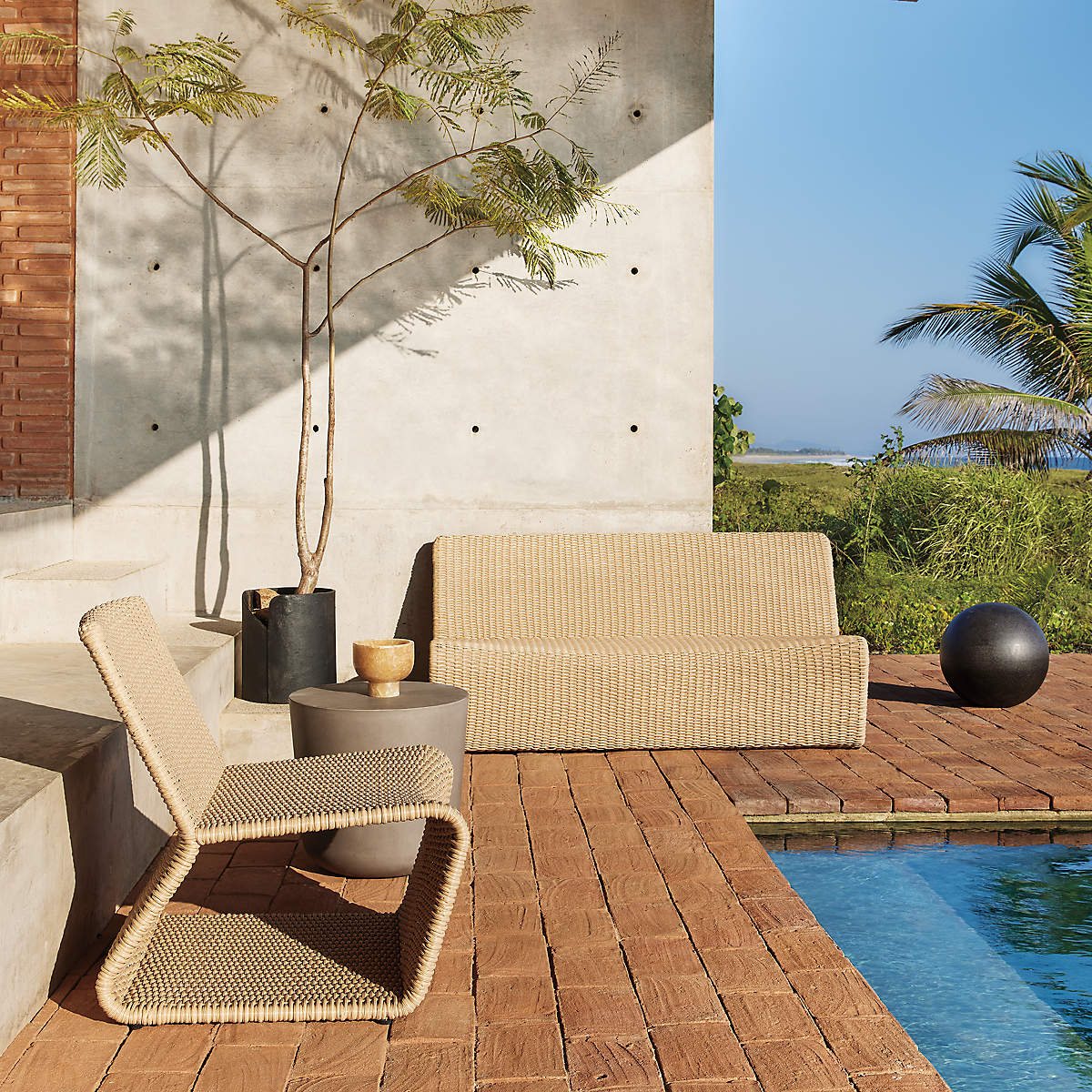 The Best Wicker & Wood Lounge Chairs For Your Cozy-Cool Outdoor Area - The Mood Guide