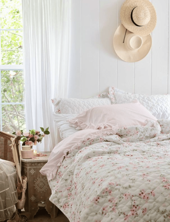 Aesthetic Floral Bedding To Inspire Buoyant Dreams