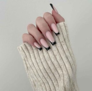 Sophisticated Black Nails Ideas to Inspire a Chic Aesthetic Manicure ...