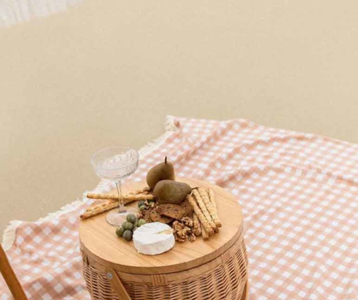Cute Picnic Blankets to set a Vintage picnic vibe