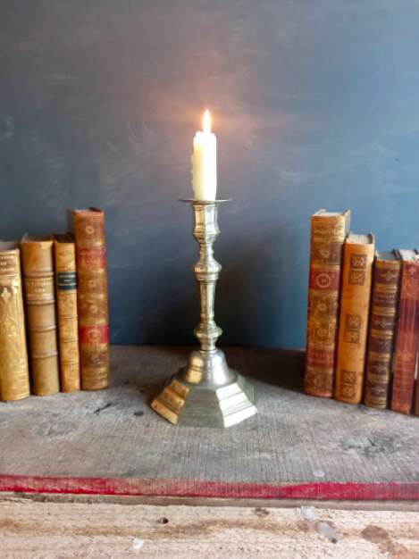 Vintage Style Candle Holders To Add An Antique Vibe To Your Home￼
