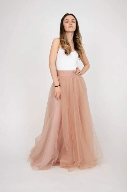 Sophisticated Voluminous Tulle Skirt Lined With Satin