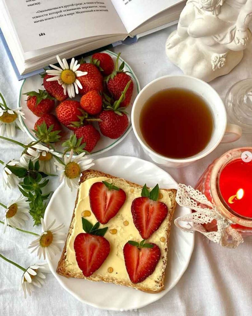 aesthetic strawberries cottagecore breakfast