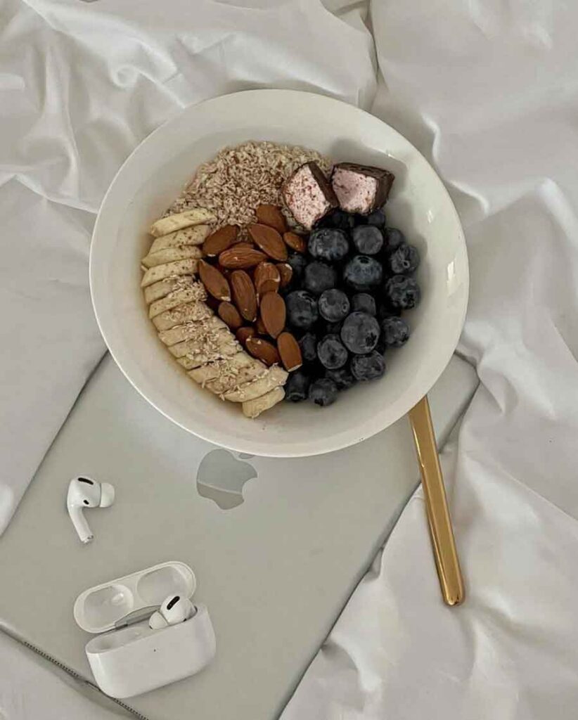 bowl breakfast bluberry