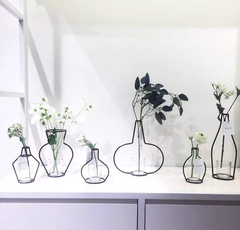 Modern Iron Silhouette Wire Vase 