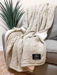 Cozy Throws and Blankets For Autumn