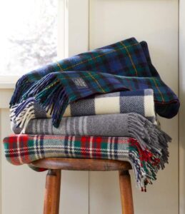 Cozy Throws and Blankets For Autumn