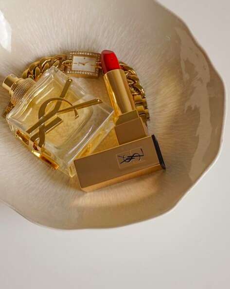 Gold Beauté: Nails, Perfumes, Makeup
