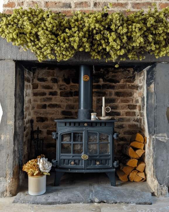 iron-fireplace-in-cottage_the_whitecottage_the-mood-guide