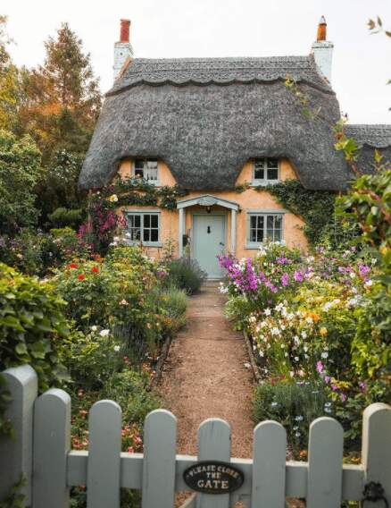 cute cottage english countryside