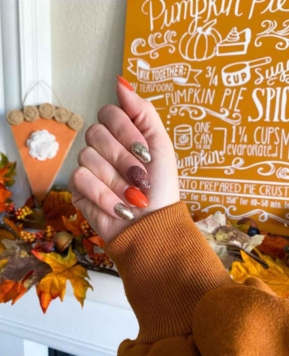 Stunning Thanksgiving Nail Designs (from Easy to Complex Nail Art)