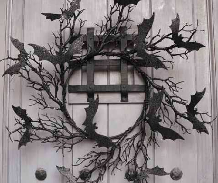 The Most Aesthetic Halloween Wreaths, From Spooky Chic To Gothic