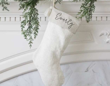 The Most Beautiful White Christmas Stockings (And How To Find The Perfect One For Your Home Decor)