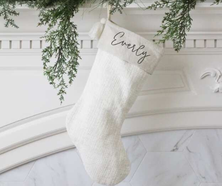 The Most Beautiful White Christmas Stockings (And How To Find The Perfect One For Your Home Decor)