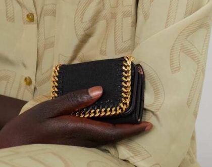 Designer Wallets (The Best Gift For Men & Women Who Love Luxury Goods)