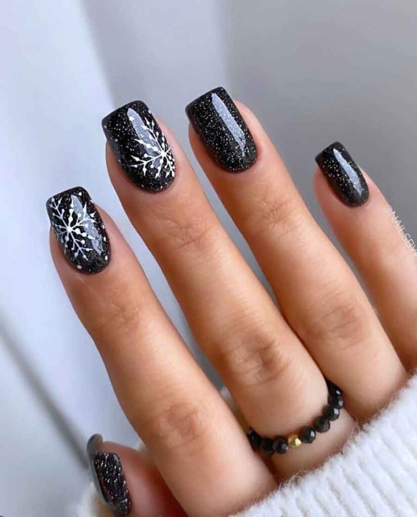 Low-key Punk Manicure for Short Nails | How to Use Nail Studs? | January  Girl