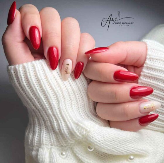 55 Aesthetic Christmas Nails for Every Style - The Mood Guide