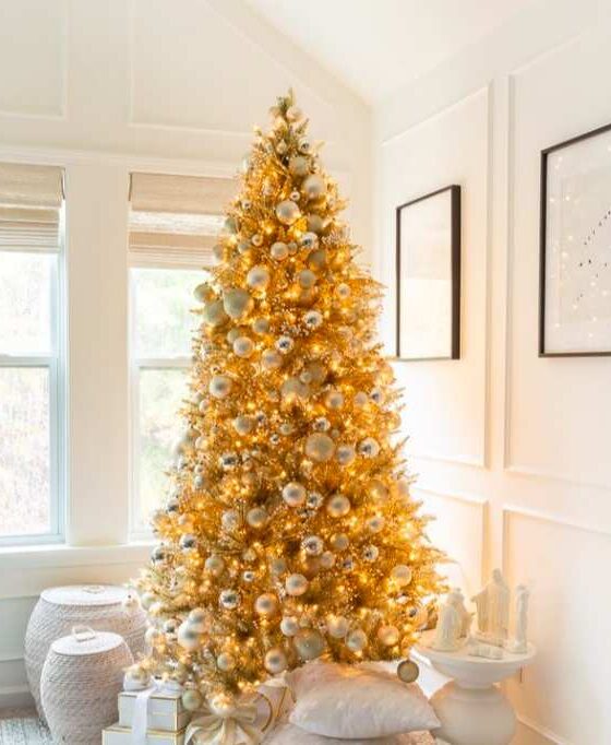 Gold Decorations For Christmas Tree: 33+ Ornaments & Ideas For A Luxurious Decor