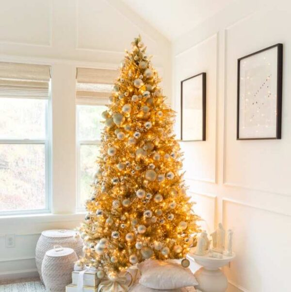 Gold Decorations For Christmas Tree: 29+ Ornaments & Ideas For A Luxurious Decor