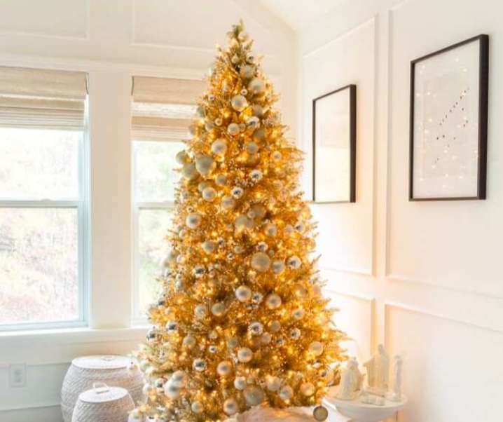 Gold Decorations For Christmas Tree: 29+ Ornaments & Ideas For A Luxurious Decor