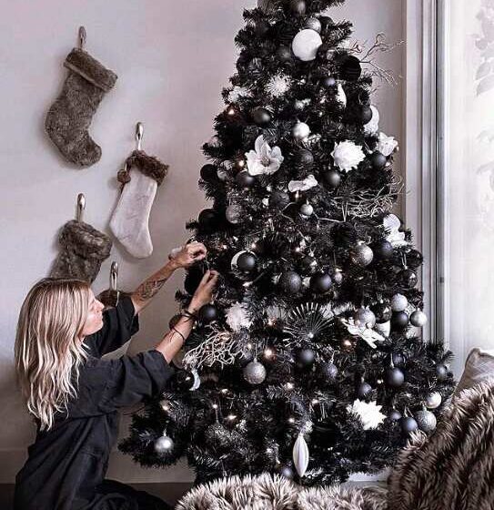 Black Christmas Aesthetic: 65+ Decoration Ideas, Trees, And Ornaments For Your Modern Chic Holidays – 2023 Edition