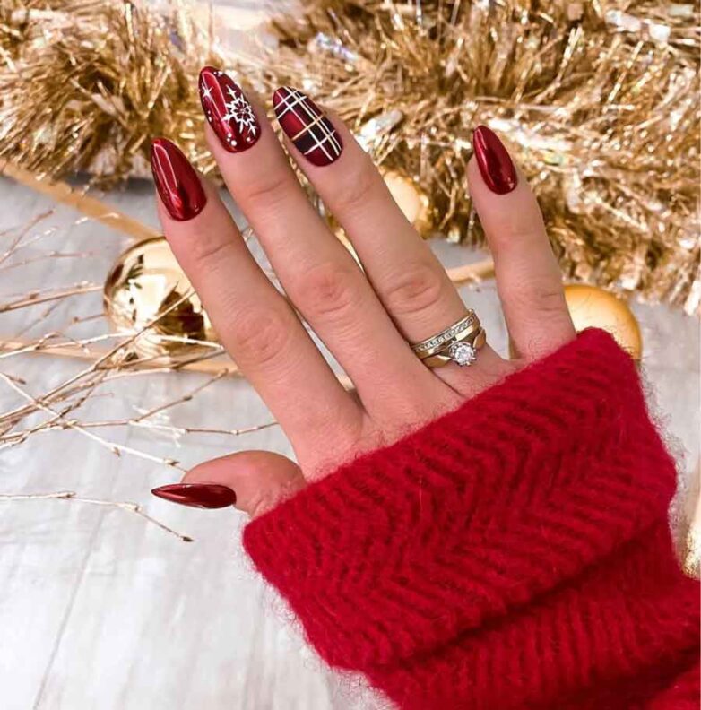 55 Aesthetic Christmas Nails for Every Style - The Mood Guide