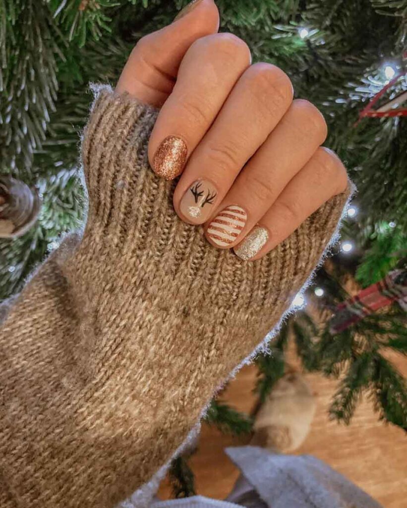 rendeer gold christmas nails