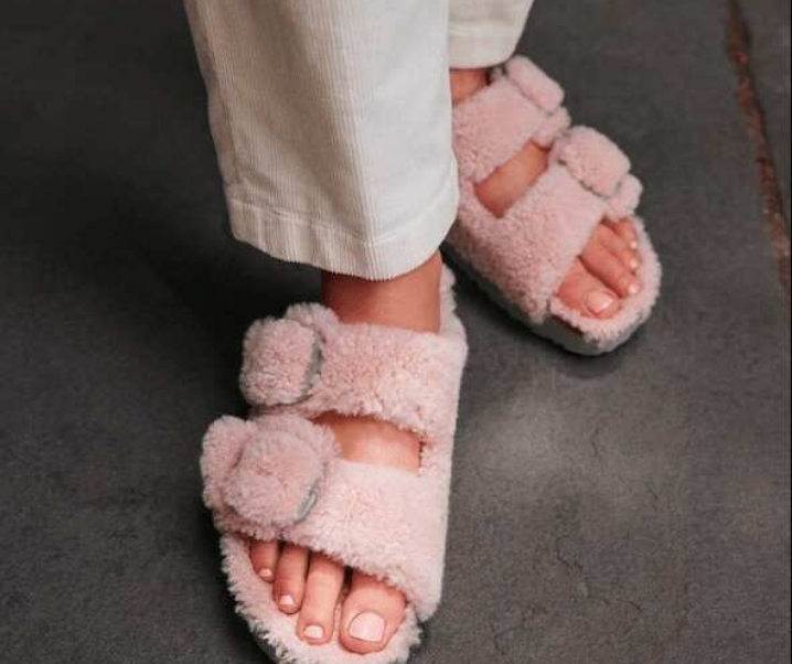 The Top 5 Softest Pink Fluffy Slippers To Feel Like Walking In Cotton Candy