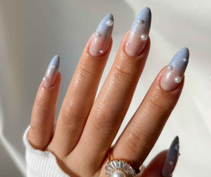 60+ Enchanting Winter Nails for a Pretty Delightful Mani Mood (Snowflakes, Tutorials and more)