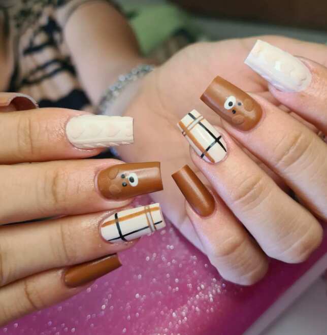 Cute bear & 3D hearts brown nails