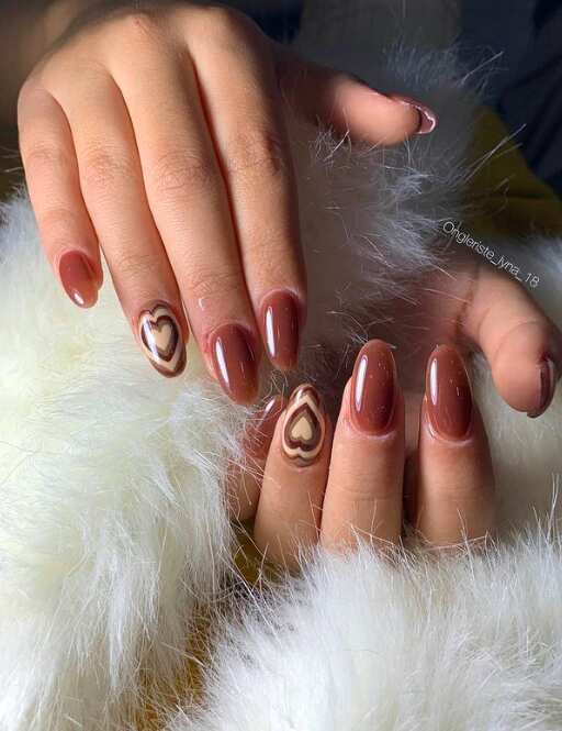 round nails Brown hearts