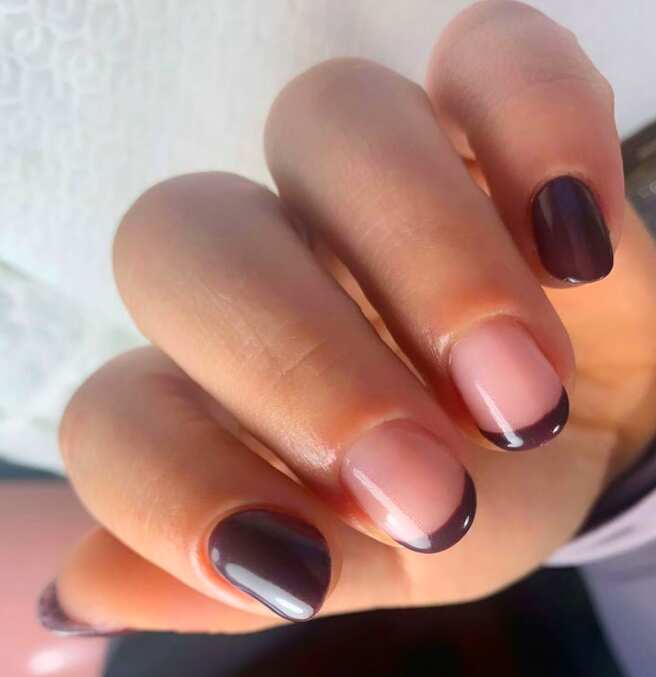 Dark brown tips short square nails