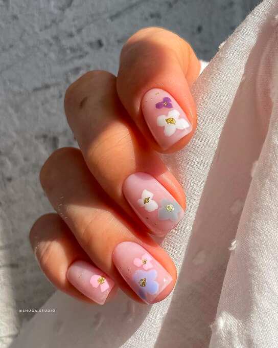 romantic simple flower nails