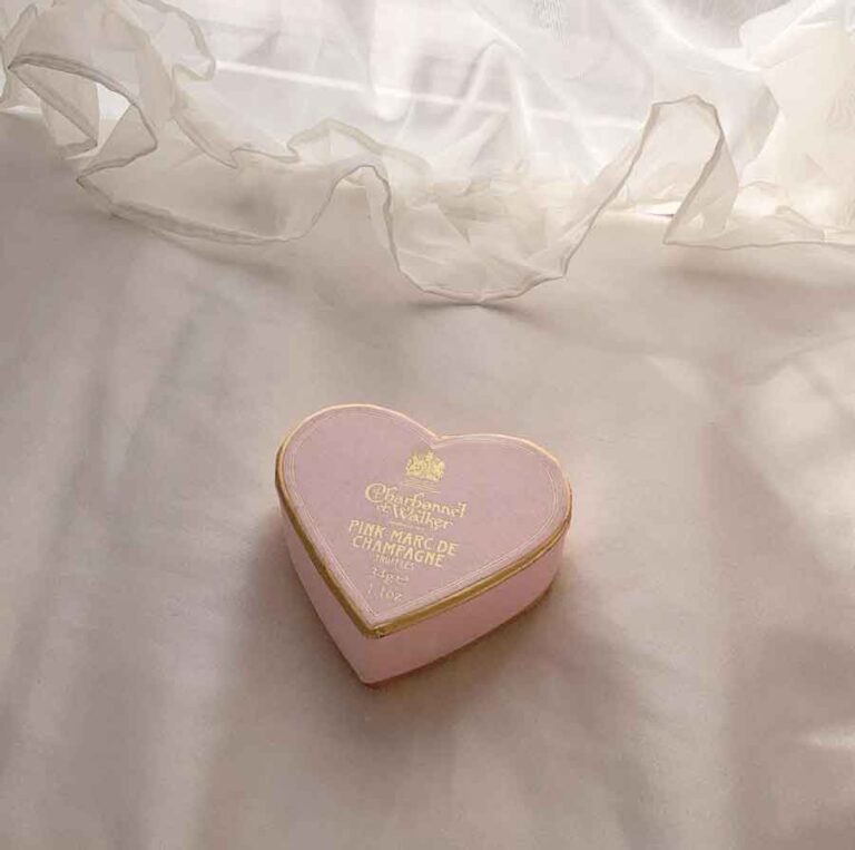 Heart Aesthetic Guide: Meaning, Decor & Gifts for Romantic Souls