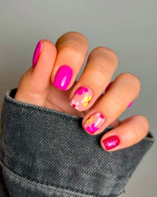 short nails with hot pink flower art and glitter