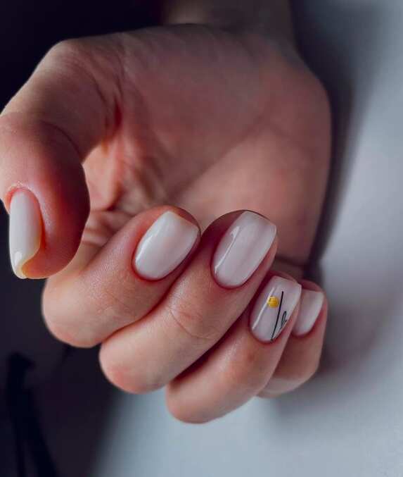 minimal chic simple nail art