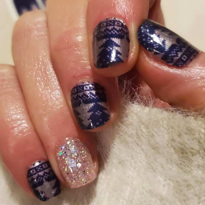navy blue nails with Christmas Wrap