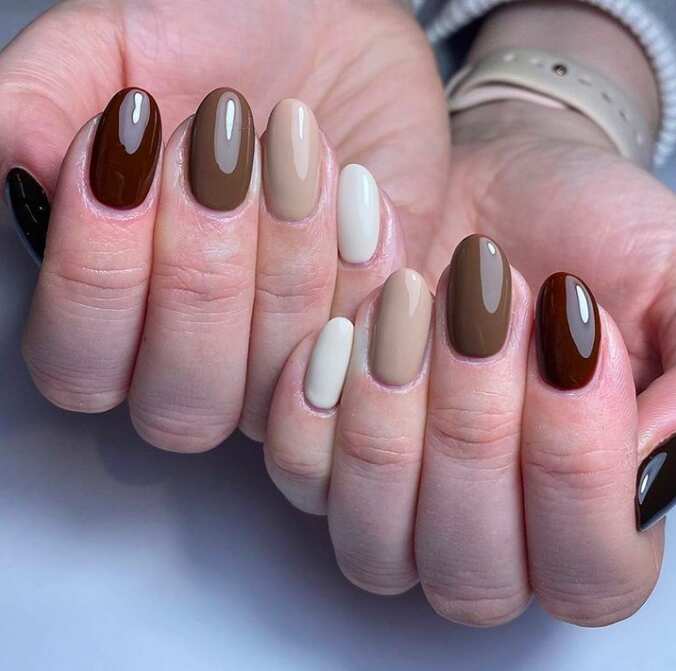 From beige to dark brown ombre round nails