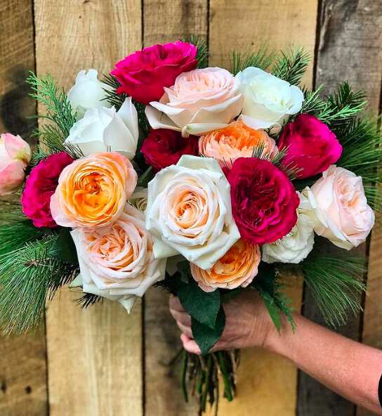 How To Pick The Perfect Flower & Roses Bouquets For Each Aesthetic