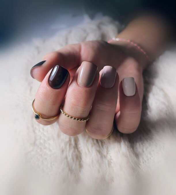 Milk and coffee ombré brown short square nails