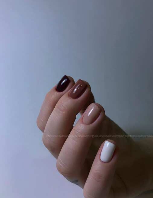 White & Dark Chocolate ombre short square nails