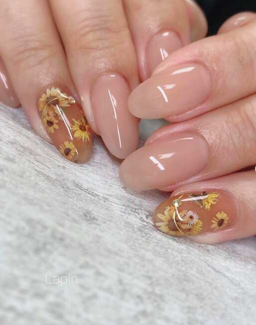 chic oval nails with nude sunflower design